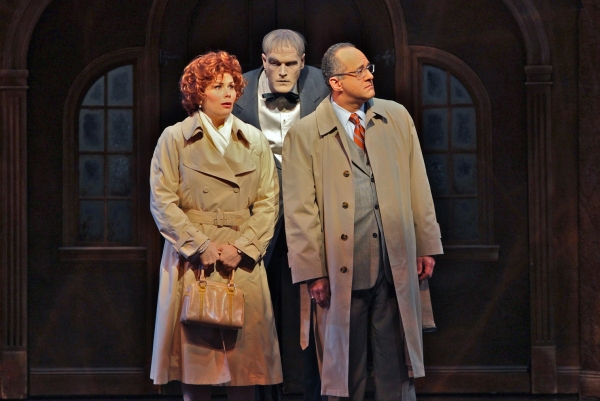 Photo Flash: Check Out the ADDAMS' New Family Photo Album! Image