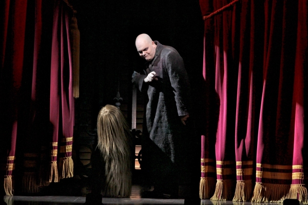Photo Flash: Check Out the ADDAMS' New Family Photo Album! Image