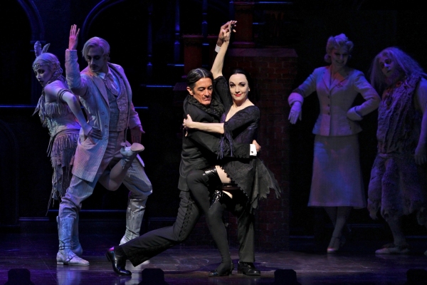 Photo Flash: Check Out the ADDAMS' New Family Photo Album! Image
