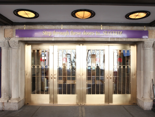 Photo Coverage: HOW TO SUCCEED Theatre Arrivals! Image