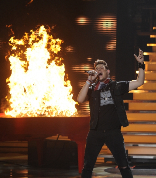 Photo Flash: AMERICAN IDOL Does Elton John Image