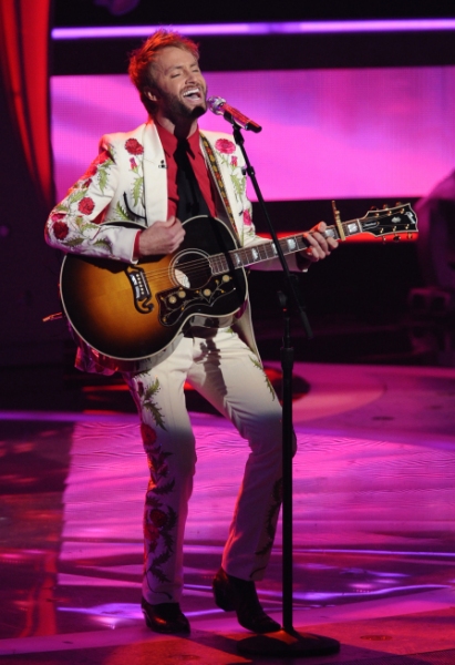 Photo Flash: AMERICAN IDOL Does Elton John Image