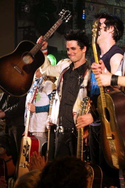 Photo Flash: Billie Joe Armstrong Returns to AMERICAN IDIOT Tonight! Image