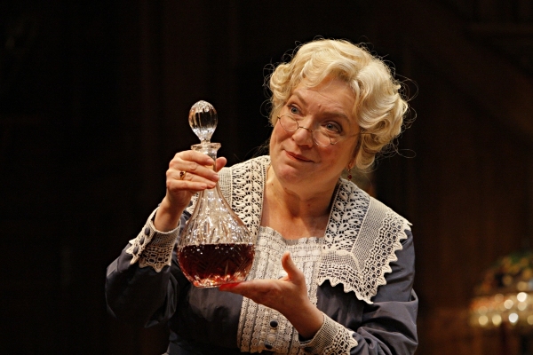 Kristine Nielsen (Abby Brewster) in the Guthrie Theater production of ARSENIC AND OLD Photo