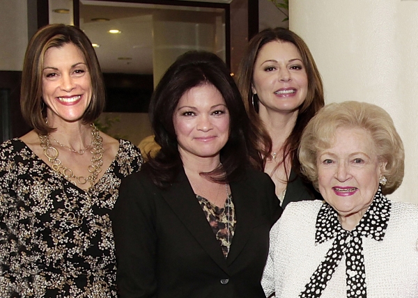 Wendie Malick, Valerie Bertinelli, Jane Leeves and Betty White Photo