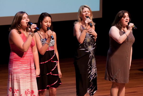 Photo Coverage: O'Hara, Rudd & More Honor Carly Simon at Our Time Gala  Image