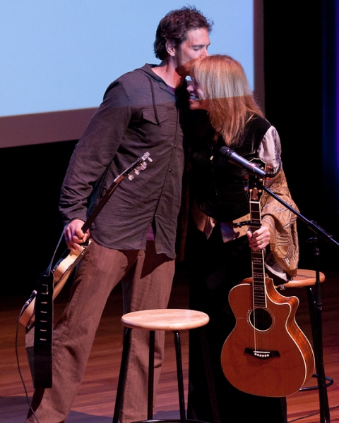 Photo Coverage: O'Hara, Rudd & More Honor Carly Simon at Our Time Gala Image