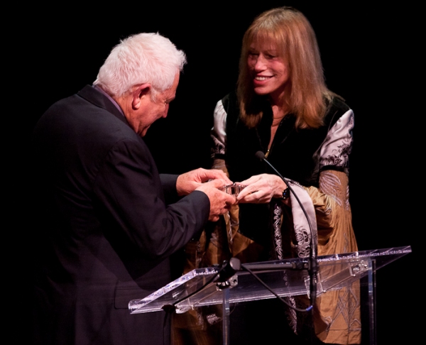 Photo Coverage: O'Hara, Rudd & More Honor Carly Simon at Our Time Gala Image