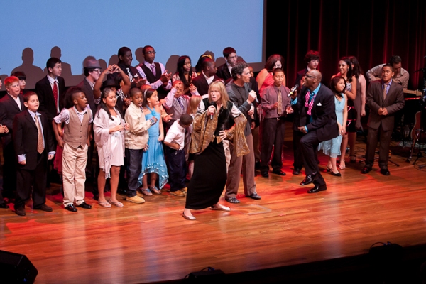 Photo Coverage: O'Hara, Rudd & More Honor Carly Simon at Our Time Gala Image