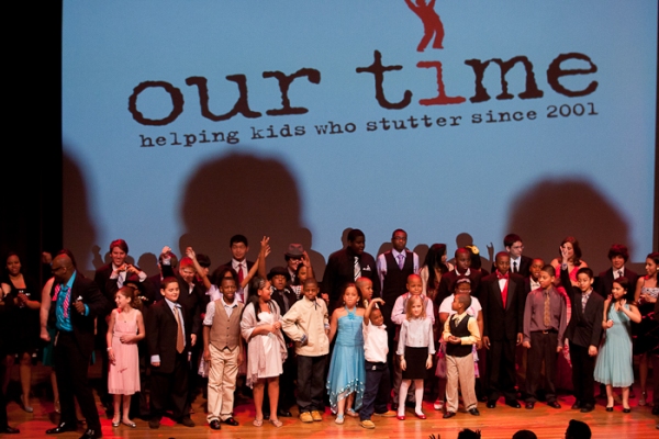 Carly Simon, Everett Bradley, and Ben Simon with the children of Our Time Photo