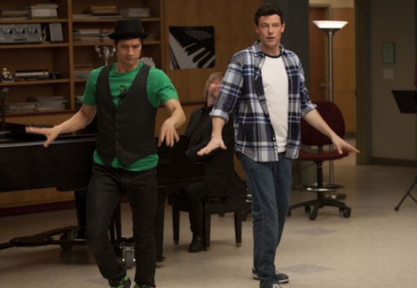 Mike (Harry Shum Jr., L) and Finn (Cory Monteith, R) perform Photo