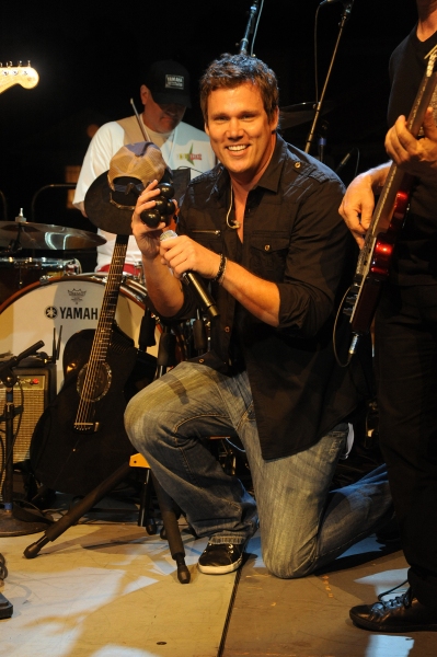 Bob Guiney, Band From TV performs at Wisteria Lane Block Party at Universal Studios i Photo