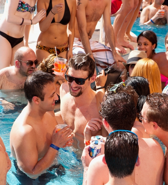 Photo Coverage: Michael Phelps Kicks Off Season at Encore Beach Club 