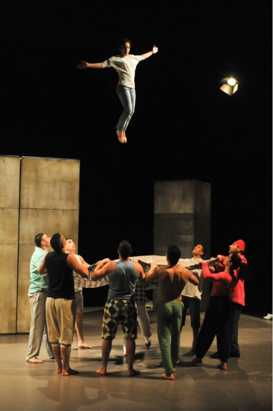 Photo Flash: Groupe Acrobatique de Tangiers Opens 'CHOUF OUCHOU' in London  Image