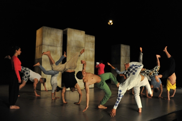 Photo Flash: Groupe Acrobatique de Tangiers Opens 'CHOUF OUCHOU' in London  Image