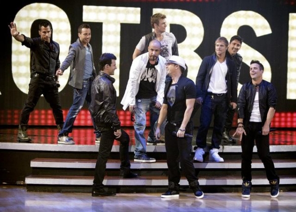 Photo Flash: DWTS Welcomes Pia Toscano, Backstreeet Boys, and More! 