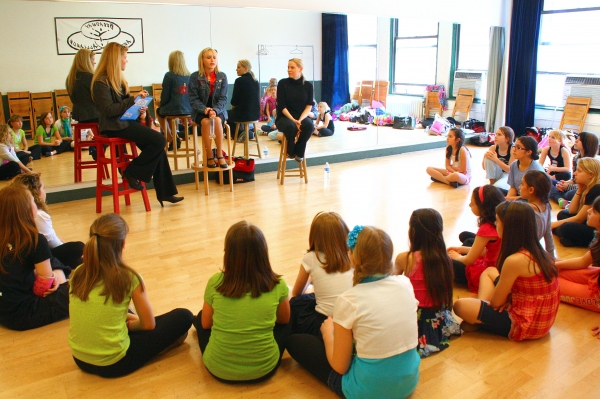 Photo Flash: ANNIE Past & Present at Broadway Artists Alliance Image