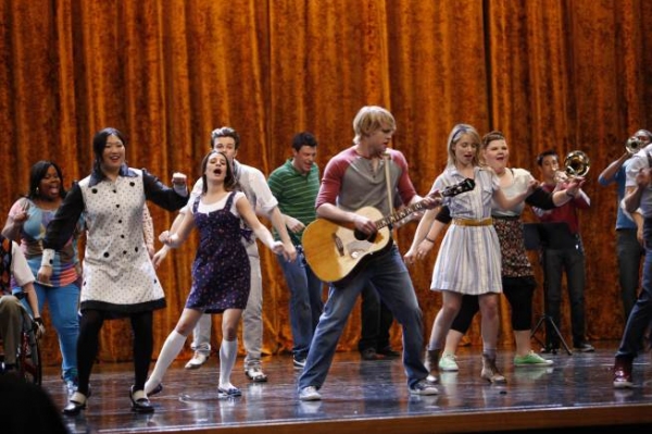 Photos and Audio: Tonight on GLEE- Fleetwood Mac Tribute! Image