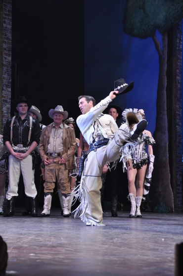 Photo Coverage: CURTAINS Opens at Paper Mill Playhouse Image