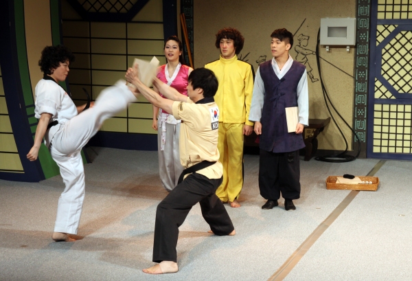Photo Coverage: JUMP Meets the Press Image