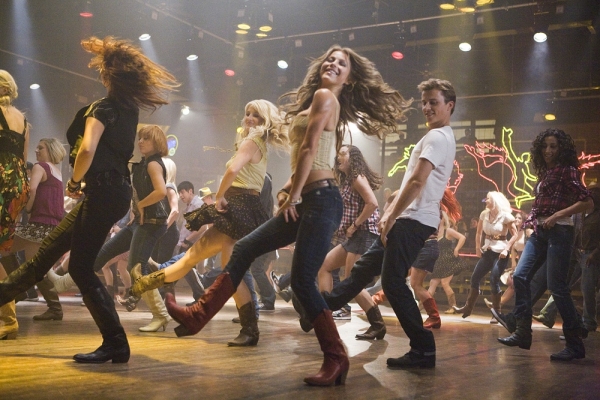 Julianne Hough and the cast of FOOTLOOSE Photo