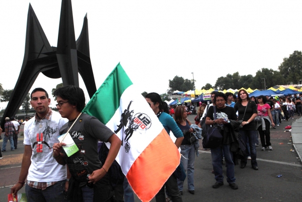 Photo Coverage: U2 Touches Down in Mexico as SPIDER-MAN Begins Previews  Image