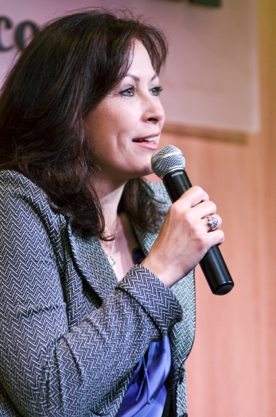 Photo Coverage: Linda Eder Promotes New Album at Barnes & Noble Image