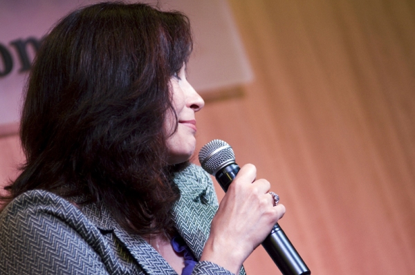 Photo Coverage: Linda Eder Promotes New Album at Barnes & Noble Image