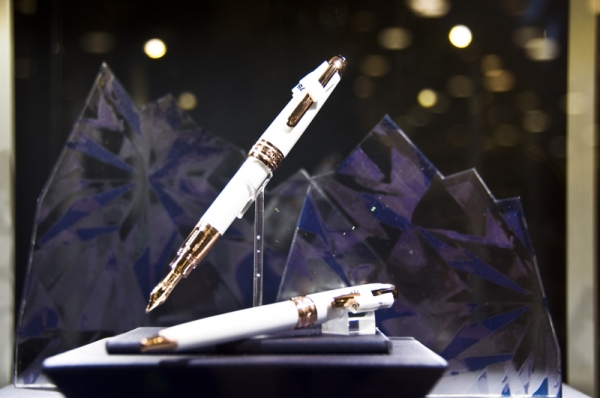 Photo Coverage: Kristin Chenoweth & Montblanc Celebrate Launch of Tribute to Mont Blanc Collection at Saks Fifth Avenue 