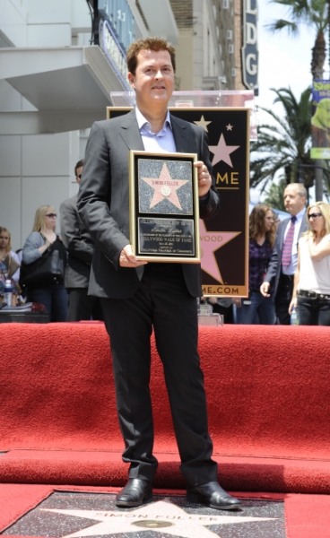 Photo Flash: AMERICAN IDOL Finalists Visit Walk of Fame Image