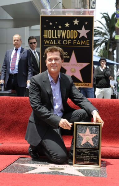 Photo Flash: AMERICAN IDOL Finalists Visit Walk of Fame Image