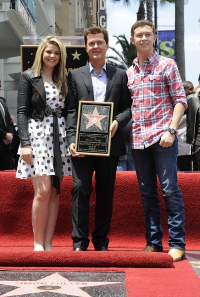 Photo Flash: AMERICAN IDOL Finalists Visit Walk of Fame Image