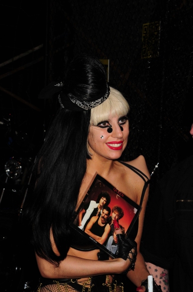 Photo Flash: Lady Gaga Signs Albums in NYC 