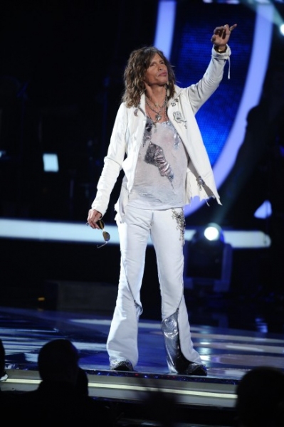 Photo Flash: AMERICAN IDOL Season Finale - Lady Gaga, Beyonce, & More! Image