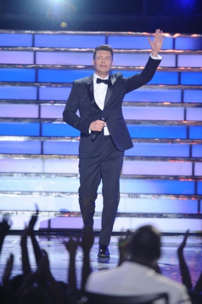 Photo Flash: AMERICAN IDOL Season Finale - Lady Gaga, Beyonce, & More! Image
