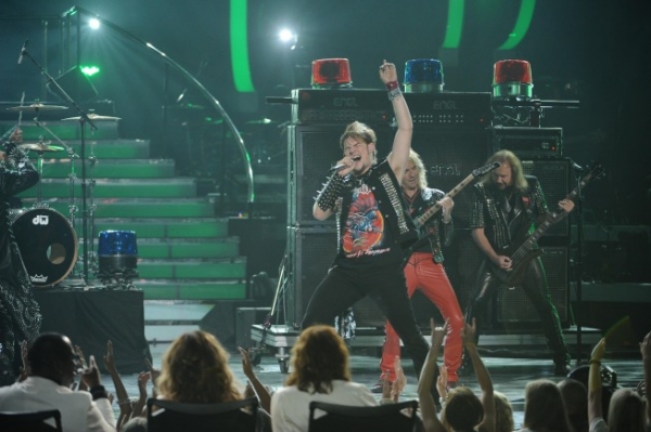 Photo Flash: AMERICAN IDOL Season Finale - Lady Gaga, Beyonce, & More! Image
