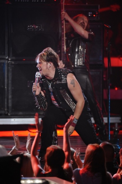 Photo Flash: AMERICAN IDOL Season Finale - Lady Gaga, Beyonce, & More! Image