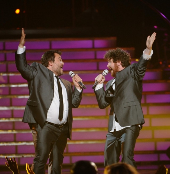 Photo Flash: AMERICAN IDOL Season Finale - Lady Gaga, Beyonce, & More! Image