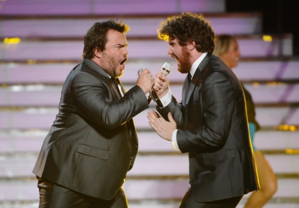 Photo Flash: AMERICAN IDOL Season Finale - Lady Gaga, Beyonce, & More! Image