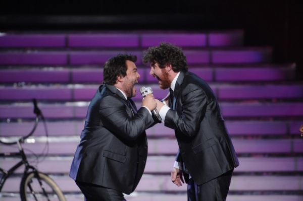 Photo Flash: AMERICAN IDOL Season Finale - Lady Gaga, Beyonce, & More! Image