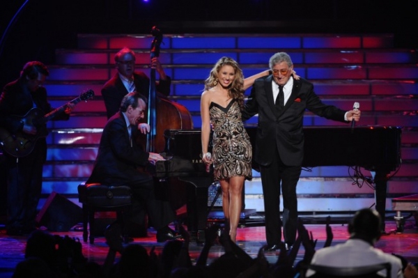 Photo Flash: AMERICAN IDOL Season Finale - Lady Gaga, Beyonce, & More! Image