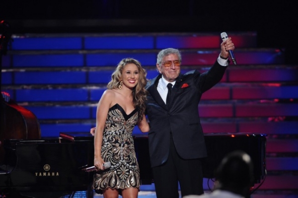 Photo Flash: AMERICAN IDOL Season Finale - Lady Gaga, Beyonce, & More! Image