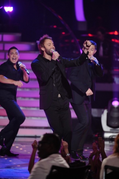 Photo Flash: AMERICAN IDOL Season Finale - Lady Gaga, Beyonce, & More! Image