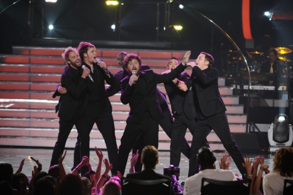 Photo Flash: AMERICAN IDOL Season Finale - Lady Gaga, Beyonce, & More! Image
