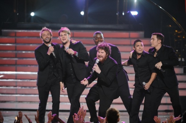 Photo Flash: AMERICAN IDOL Season Finale - Lady Gaga, Beyonce, & More! Image