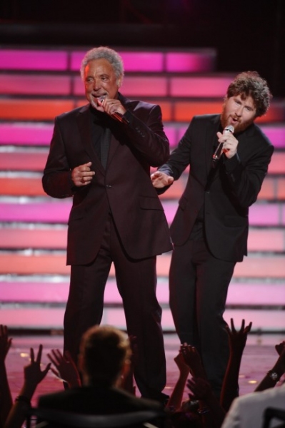 Photo Flash: AMERICAN IDOL Season Finale - Lady Gaga, Beyonce, & More! Image