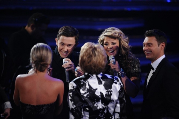 Photo Flash: AMERICAN IDOL Season Finale - Lady Gaga, Beyonce, & More! Image