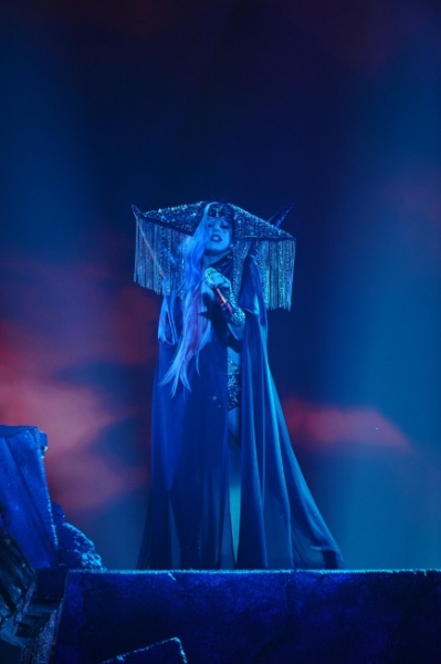 Photo Flash: AMERICAN IDOL Season Finale - Lady Gaga, Beyonce, & More! Image