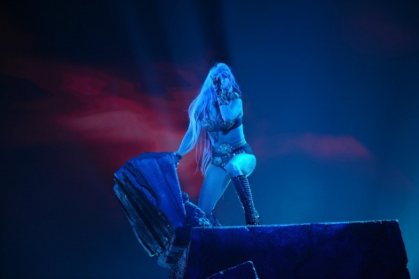 Photo Flash: AMERICAN IDOL Season Finale - Lady Gaga, Beyonce, & More!  Image