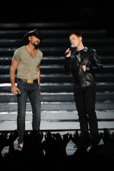 Photo Flash: AMERICAN IDOL Season Finale - Lady Gaga, Beyonce, & More! Image